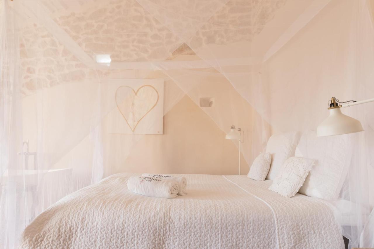 Home Hotel The Pink Pepper Tree Lloseta Buitenkant foto